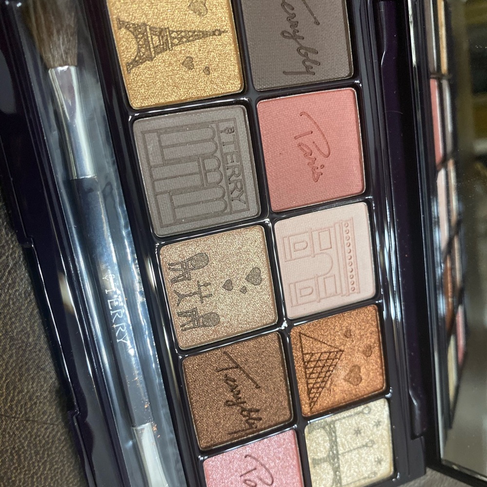 By Terry Paris by Light palette